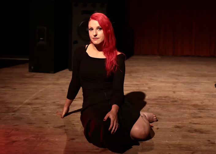 alithéa sited in the middle